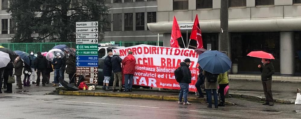 Agrate Brianza: la protesta dei sindacati della Star per il licenziamento del lavoratore Fabrizio Ferrari mercoledì 10 febbraio 2021