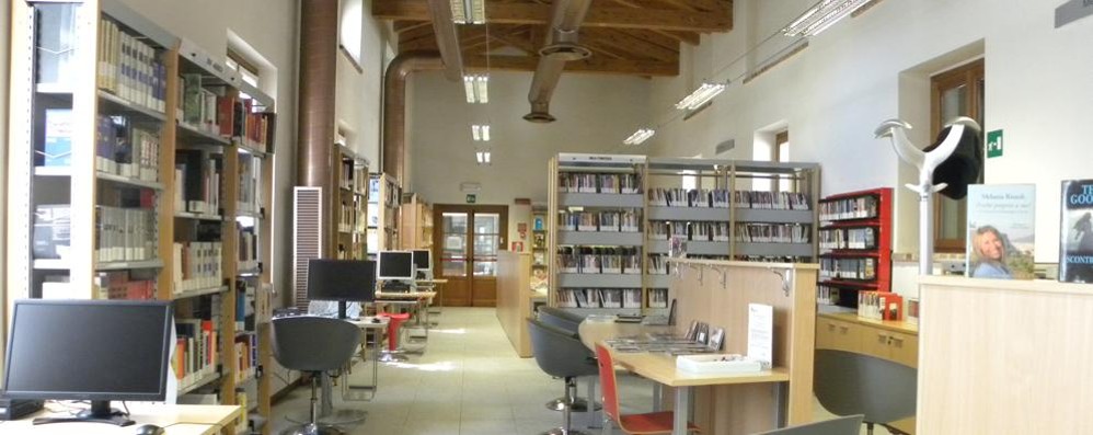 Agrate biblioteca Enzo Biagi interno