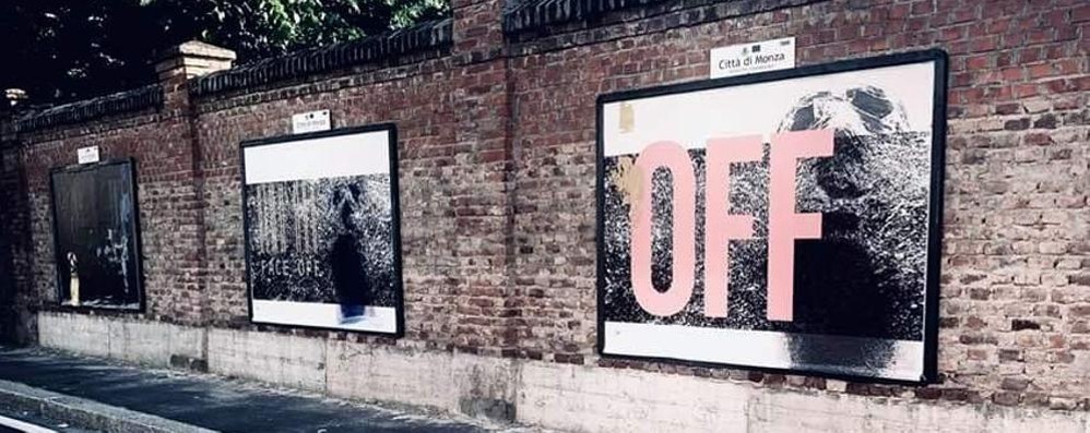 Monza il muro dell'ospedale vecchio con le opere di Divenuto