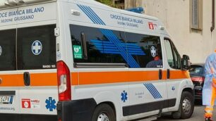 Aggressione a Carate alla fermata bus. Soccorso un 32enne