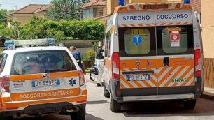 Giussano incendio su balcone terzo piano, soccorsi per padrone di casa
