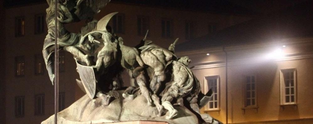 Il monumento ai caduti di piazza Trento e Trieste a Monza