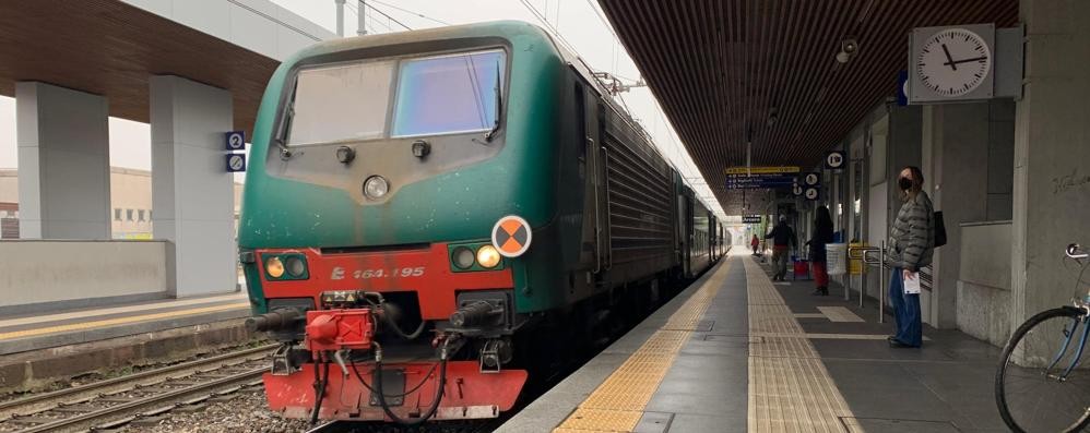 Un convoglio di Trenord alla stazione di Arcore