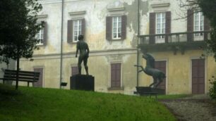 Le statue di Sassu a Villa FIlippini