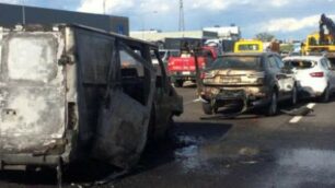 Incidente A4 Agrate Brianza: furgone a fuoco (foto vigili del fuoco)