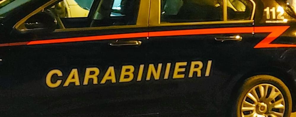 I carabinieri di Lentate sul Seveso durante un controllo