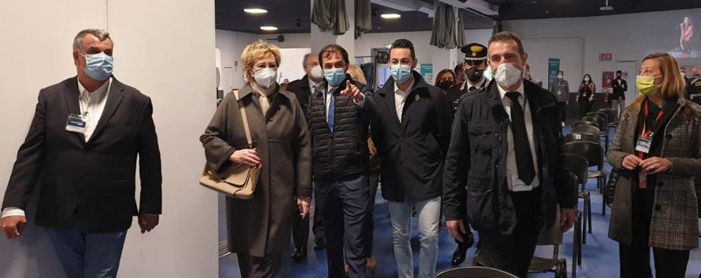 Vaccini Letizia Moratti in visita al centro vaccinale nel Polaris di Carate Brianza