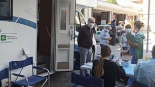 Il camper della Ats a Lissone per somministrare la seconda dose di vaccino