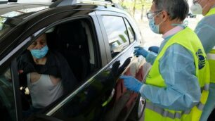 Monza le vaccinazione in macchina nell area ex fiera fatte dai medici di base