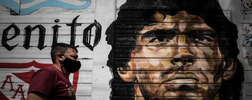 Diego Armando Maradona immortalato da uno street artist