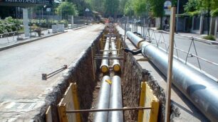 La posa della rete del teleriscaldamento