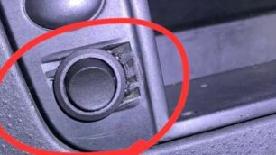 Il bottone installato nell’auto