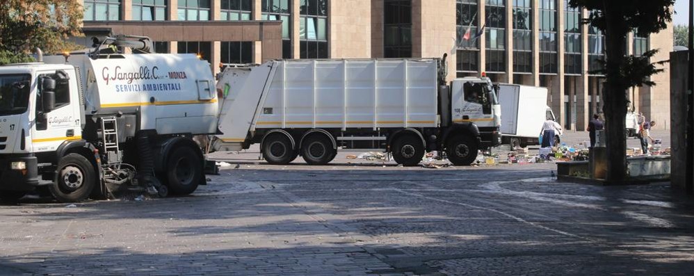 Impresa Sangalli al lavoro in piazza Cambiaghi