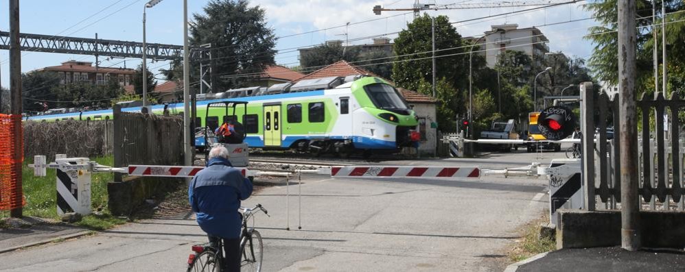 Monza: il passaggio a livello via Osculati