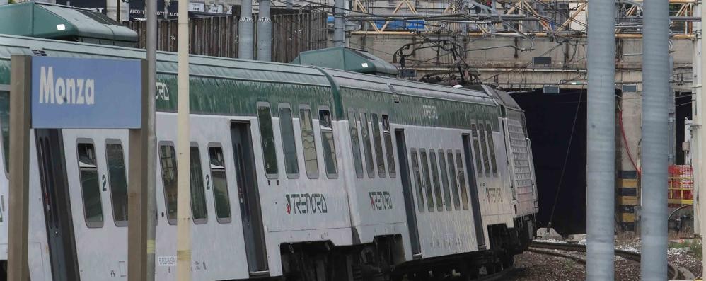 Un treno alla stazione di Monza