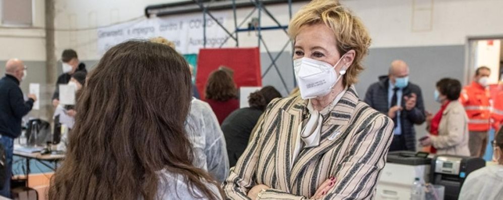 Vaccini Letizia Moratti Meda Palazzetto sport