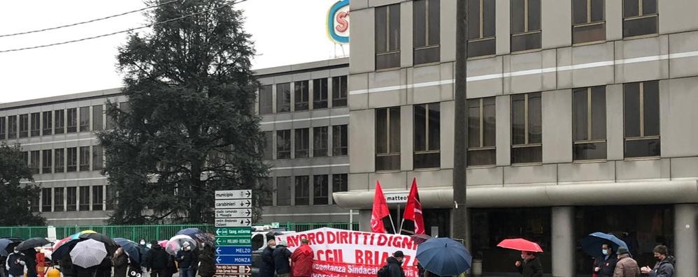 Agrate Brianza protesta Star per il licenziamento del lavoratore Fabrizio Ferrari mercoledì 10 febbraio 2021