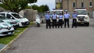 Gli agenti del comando di polizia locale Brianza est.