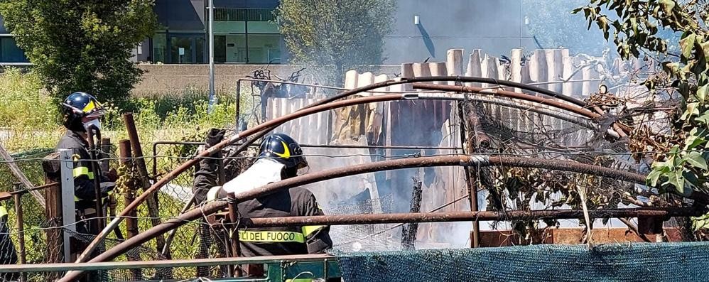 Incendio capanno confine Lentate sul Seveso