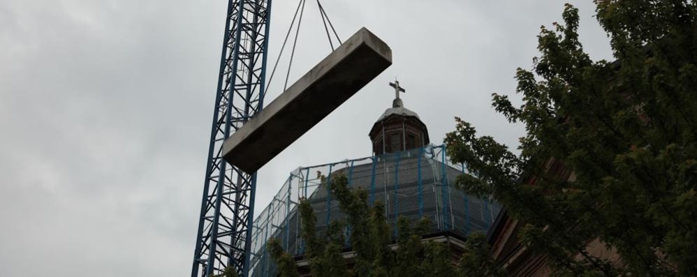 i lavori alla cupola della basilica di Desio