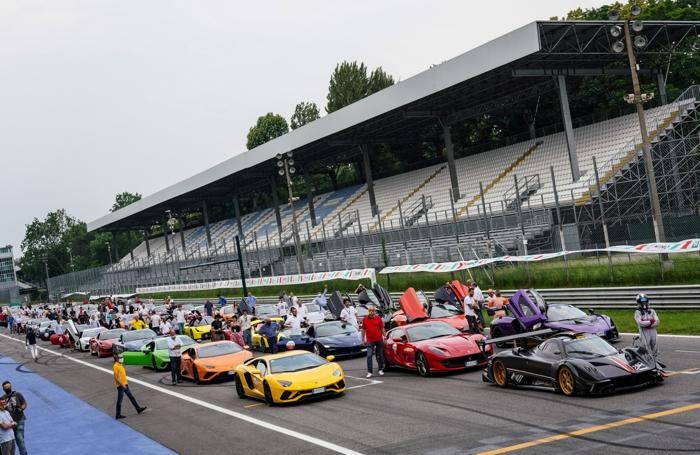 Un momento del Mimo in autodromo a Monza