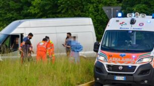 Giussano incidente rotonda Carrefour lunedì 7 giugno 2021