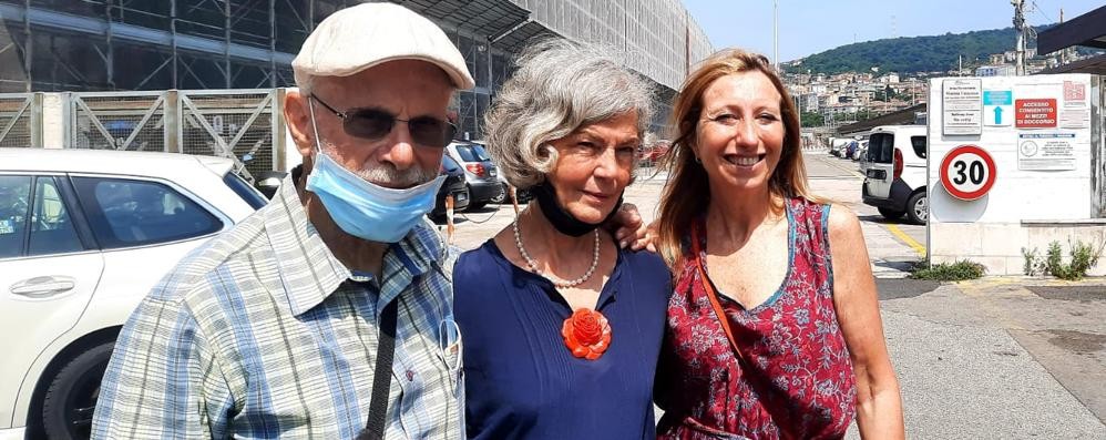 Emma Mapelli con Lorena Fornasir e Gian Andrea Franchi i due promotori del sostegno ai migranti della rotta dei balcani