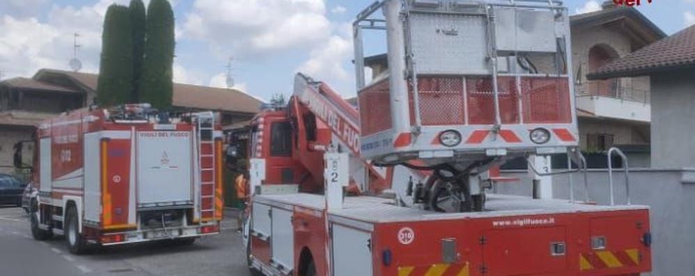 Incendio Lazzate (foto vigili del fuoco)