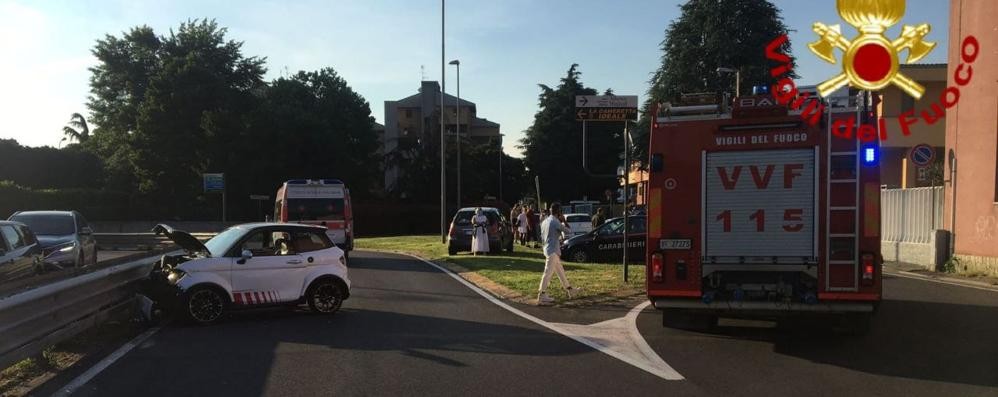 La minicar contro il guardrail