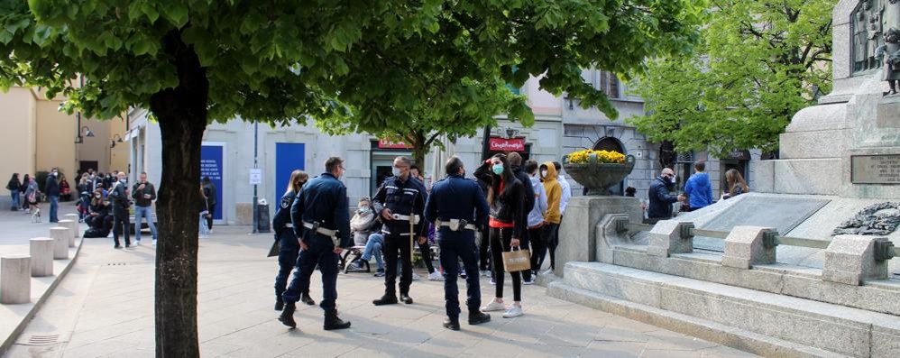 La Polizia locale in piazza Vittorio Veneto