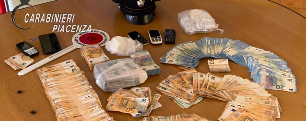 Droga e denaro sequestrati dai militari di Piacenza