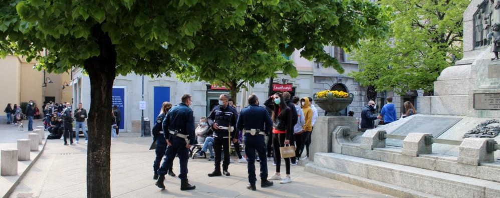 La Polizia locale in piazza Vittorio Veneto