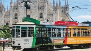 Tram numero 19 a Milano con foto di Monza