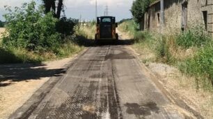 Vimercate: asfaltature in via La Santa