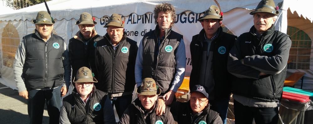 Una foto d’archivio degli alpini di Veduggio