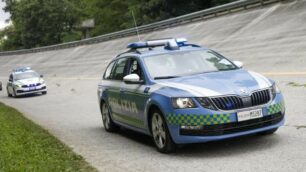 Una vettura della Polizia stradale di Monza e Brianza in parata (foto Questura Monza e Brianza)