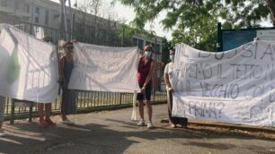 Don Camagni Brugherio manifestazione genitori