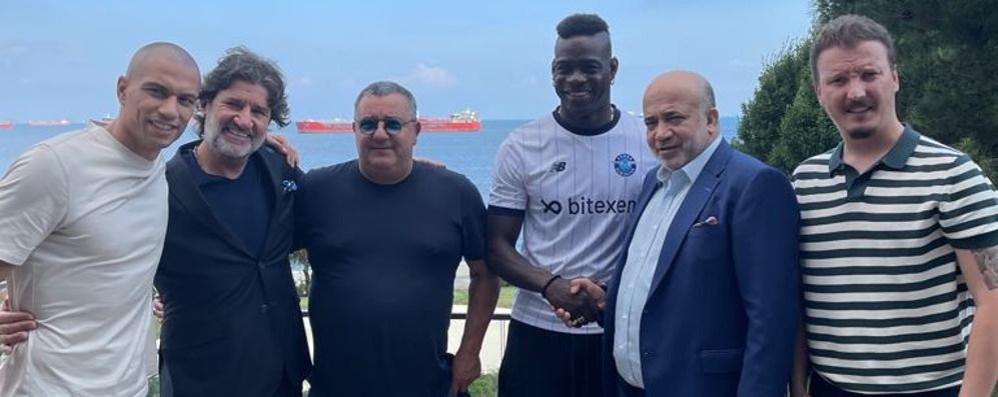 Calcio Mario Balotelli Adana Demirspor Turchia