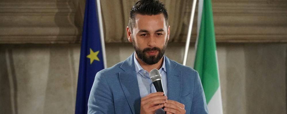 Carate:sindaco Luca Veggian