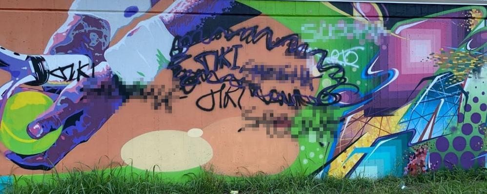 Desio murales vandalizzato