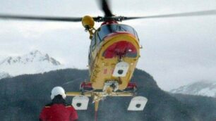 Un elicottero del soccorso alpino, in una immagine di archivio
