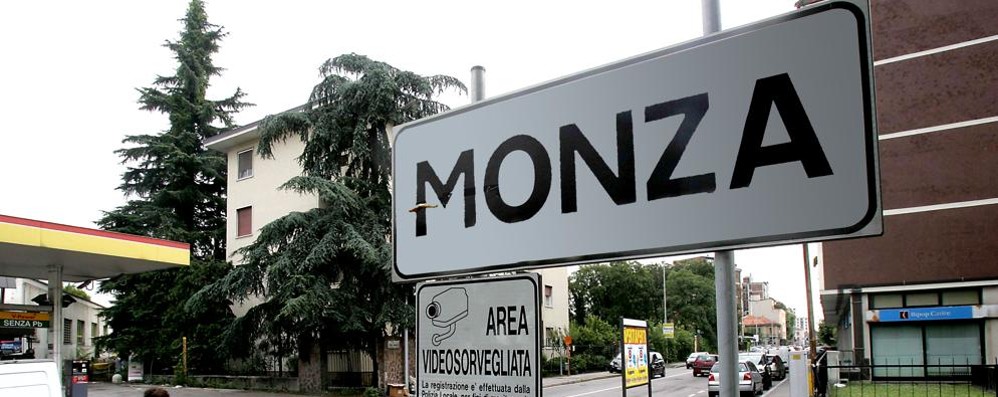 Monza cartello stradale città