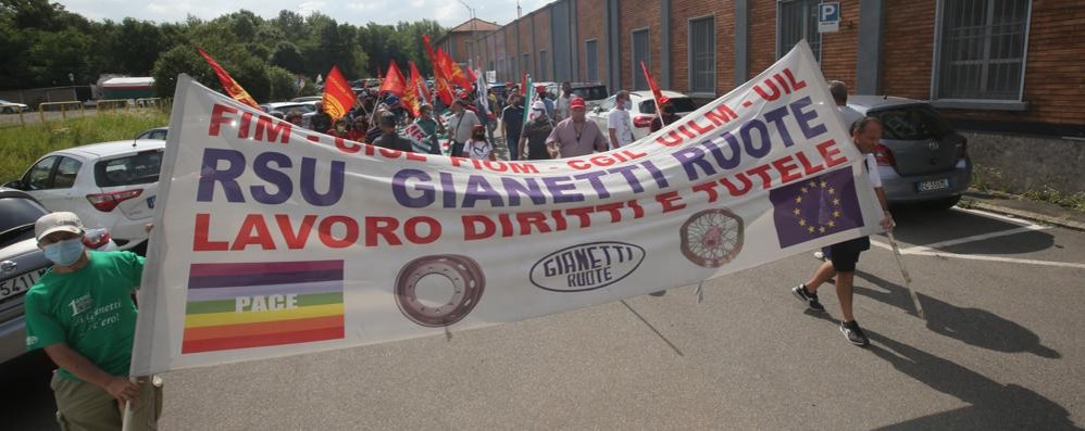 Il corteo dei  lavoratori Gianetti di mercoledì scorso