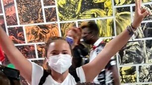 Alice Contano: la ragazza con la maglietta bianca