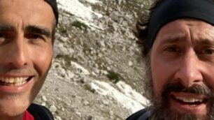 Da sinistra, Simone Centemero e il cugino Carlo Piana al rifugio Maria e Alberto al Brentei