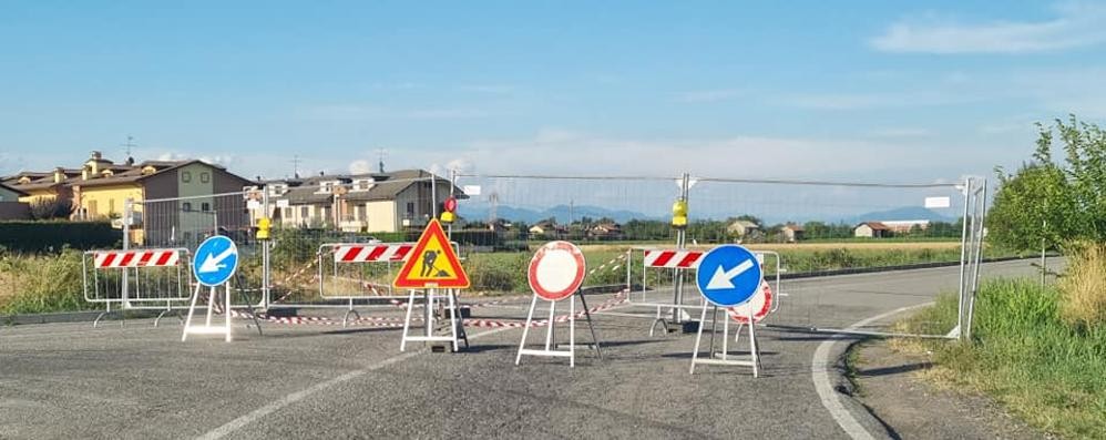 Roncello strada chiusa dopo l’apertura della voragine