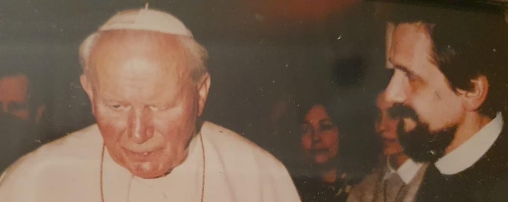 Il seregnese Angelo Colombo ricevuto da volontario da Papa Giovanni Paolo II ( foto Volonterio)