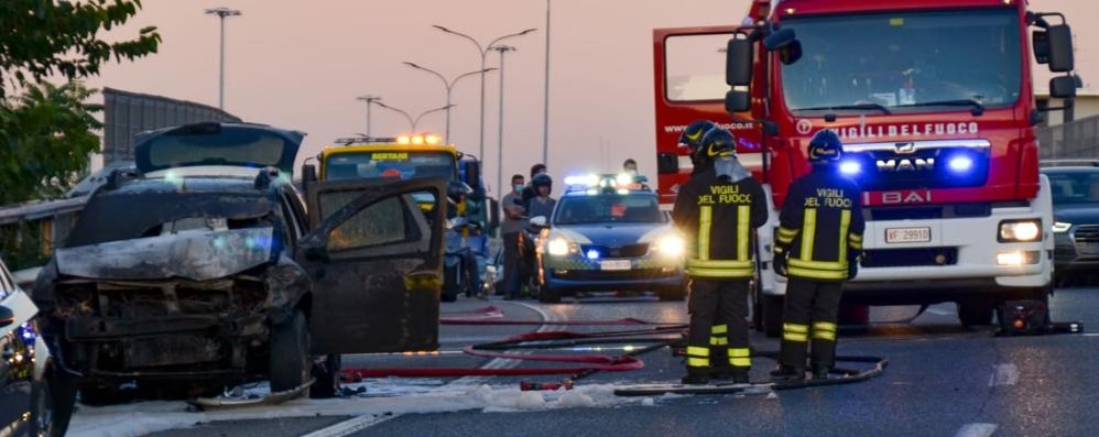 Statale 36 incidente Valassina Lissone nord auto gpl in fiamme