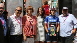 Elisa Borghini premiata dalla giunta (2019 durante tappa Lissone de Giro Rosa)
