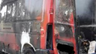 Furgone incendio Varedo (foto Vigili del fuoco)